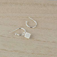 Boucle d'oreille unique breloque carré CZ