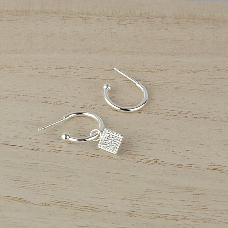 Boucle d'oreille unique breloque carré CZ