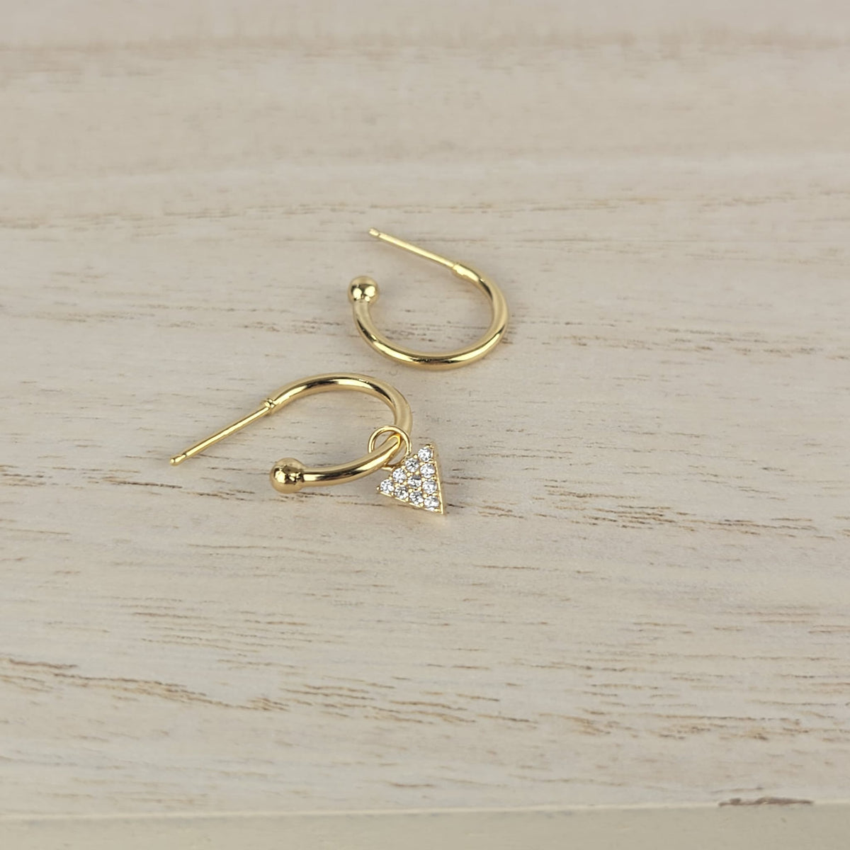 Boucle d'oreille unique breloque triangle CZ 