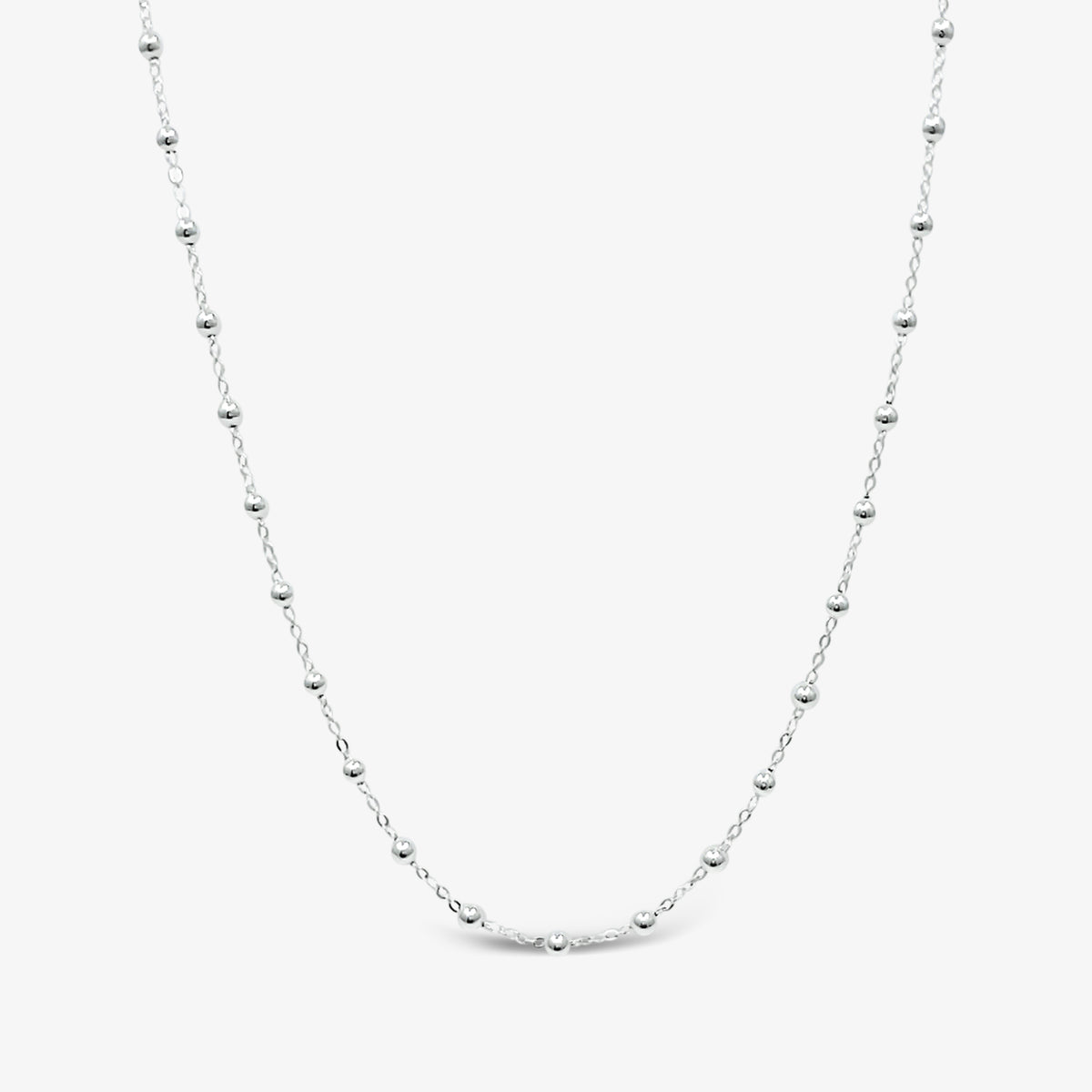 Collier en chaîne avec des boules