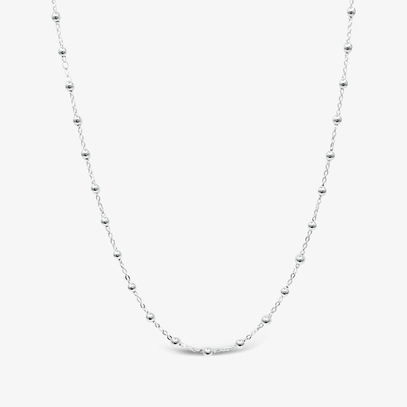 Collier en chaîne avec des boules