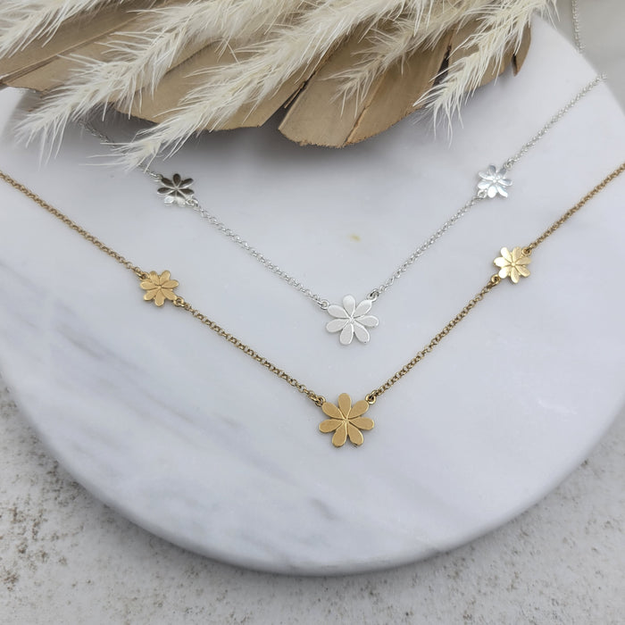 Three Daisey Flower Necklace